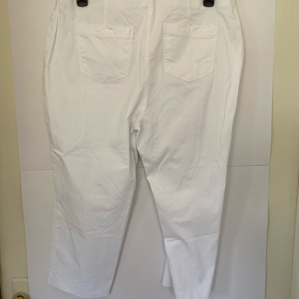White pull on capris